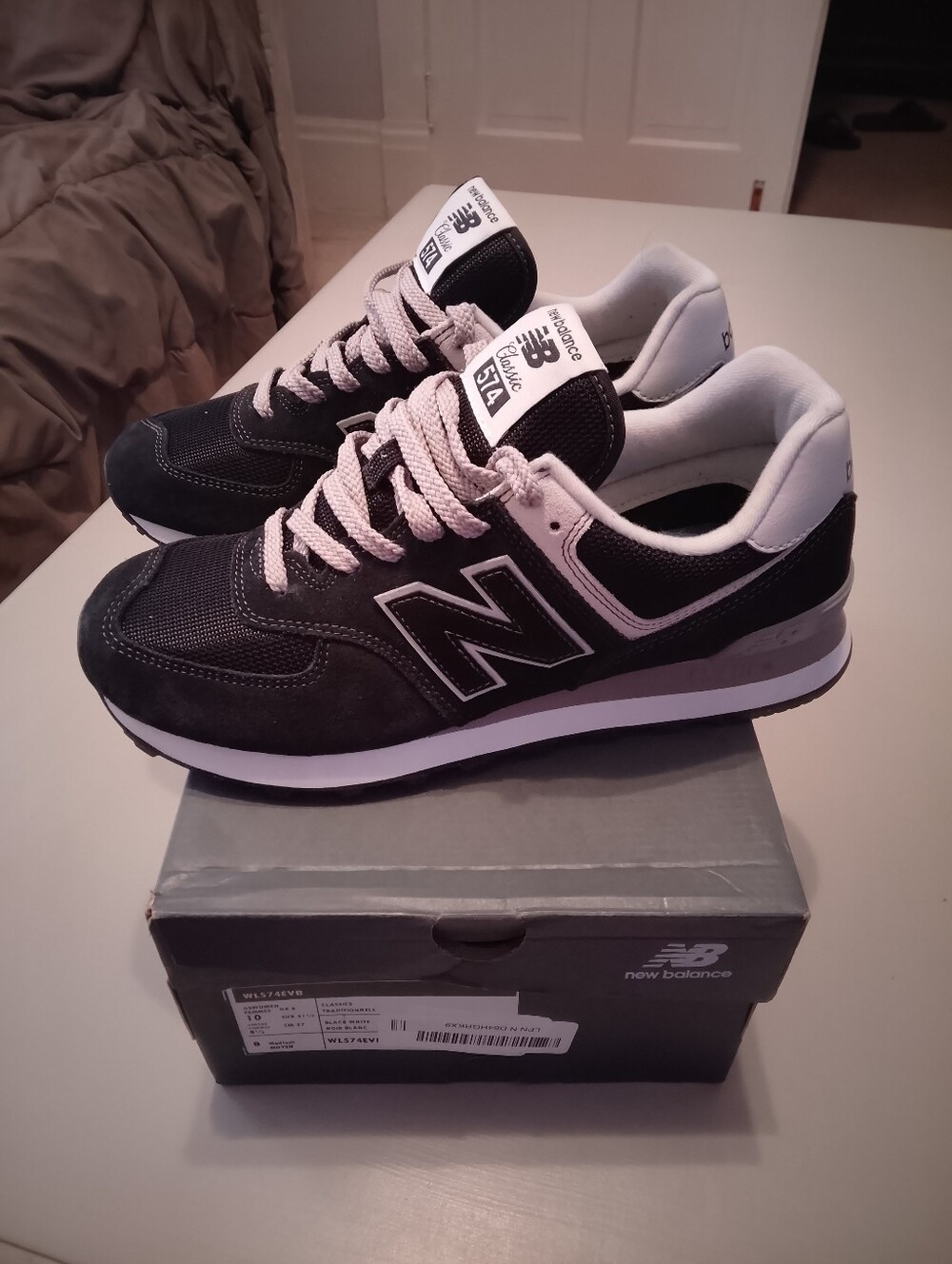 BNIB NEW BALANCE 574s